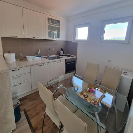 Apartment Nada-s *